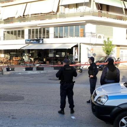 Ακαρπες οι έρευνες στο Μικρολίμανο για τον εντοπισμό του Καλάσνικοφ