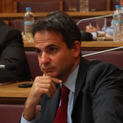 Ξεκινούν οι διαδικασίες για 11.000 απολύσεις και 12.500 διαθεσιμότητες