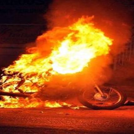 "Στο πόδι" γειτονιά στα Χανιά από φωτιά σε μηχανές