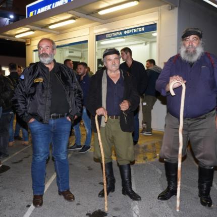 Αγρότες και κτηνοτρόφοι θα πραγματοποιήσουν συγκέντρωση στο υπουργείο Αγροτικής Ανάπτυξης.