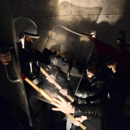 επεισοδια βουλη.jpg