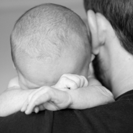 Ο μπόμπιρας κοιμάται γαλήνια... μέχρι που τον καλεί η φύση!