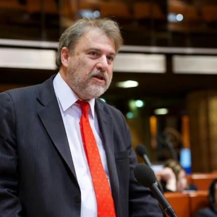 Άμεση λήψη μέτρων για τον Έμπολα ζητά ο Νότης Μαριάς