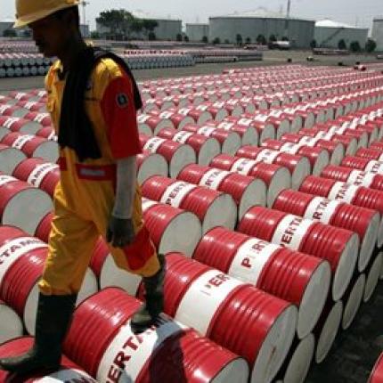 "Μάχη" στο Νταβός για το πετρέλαιο