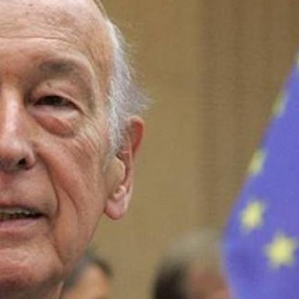 Φιλική... έξοδο της Ελλάδας από την Ευρωζώνη προτείνει ο Βαλερί Ζισκάρ ντ' Εστέν