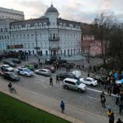 Πουλάει κρατικά αυτοκίνητα η Ουκρανία για να αποφύγει πτώχευση