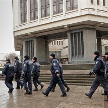 Ρώσοι στρατιώτες κατέλαβαν αεροδρόμια της Κριμαίας