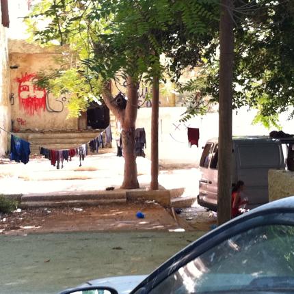 Το πάρκινγκ - καταυλισμός δίπλα στην Πύλη του Αγίου Γεωργίου (φωτογραφίες)