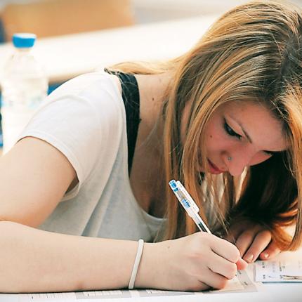 Πόσο κοστίζει η ... επιτυχία στις Πανελλαδικές