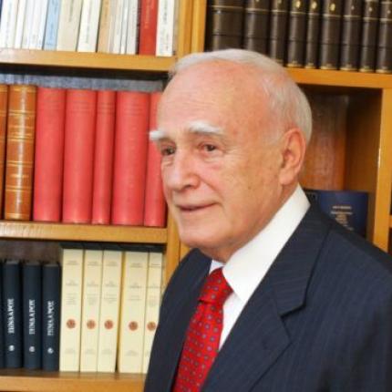 Φούντωσε τα εκλογικά σενάρια ο αποχαιρετισμός Παπούλια 