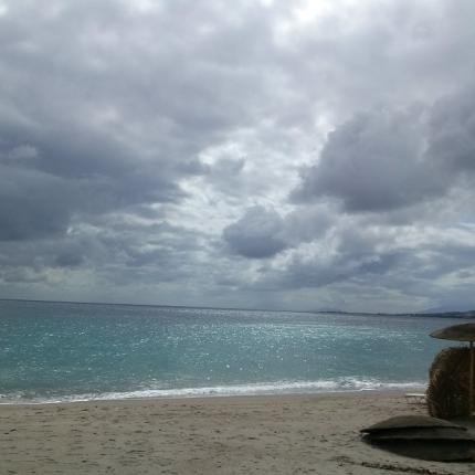 παραλία συννεφιά