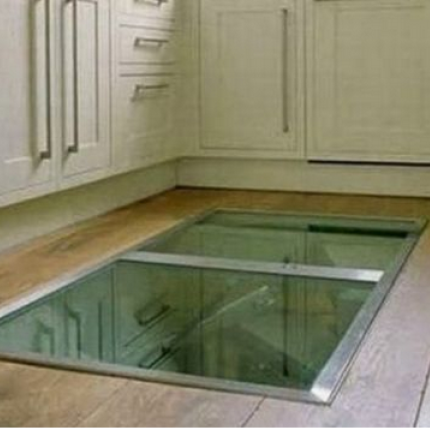 Τι "κρύβεται" κάτω από το γυάλινο παράθυρο στο πάτωμα; 