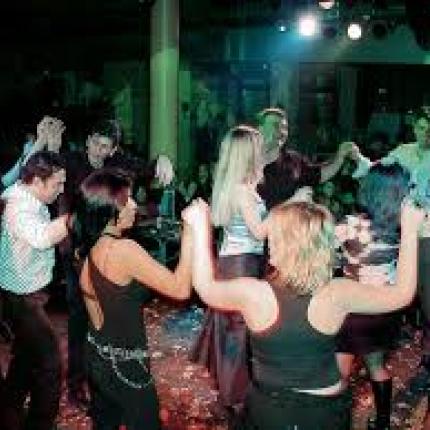 Αστυνομικός το πρωί, διοργανωτής πάρτι το βράδυ!