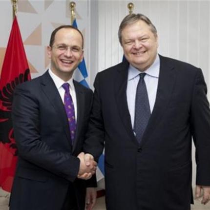 Αντίδραση κύκλων του ΠΑΣΟΚ για το κείμενο της «Κίνησης των 75» και υπογράφουν 4.000 στελέχη