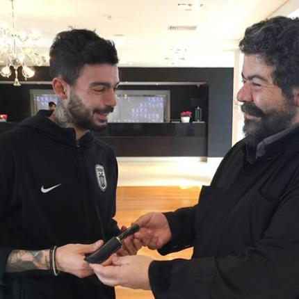 Η μαντινάδα του πάτερ- Ανδρέα στον  Κλάους Αθανασιάδη 