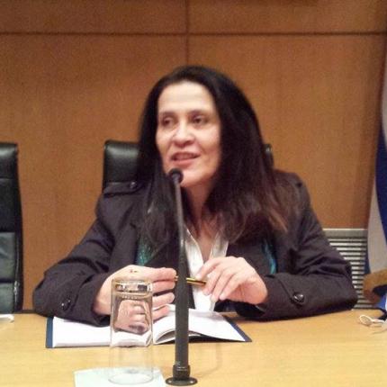 "Τα ψέματα δεν είναι για μας" ένα βιβλίο γεμάτο ... Κρήτη, κρίση και αλήθειες από την Πέλλα Λασηθιωτάκη