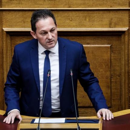Ο κυβερνητικός εκπρόσωπος Στέλιος Πέτσας σε ομιλία του στη Βουλή