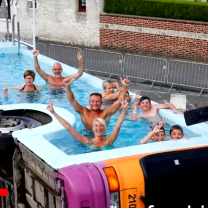 πισίνα λεωφορείο