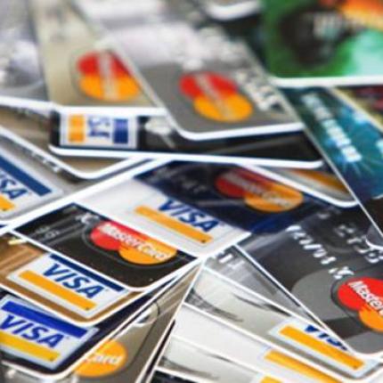 Θεσσαλονίκη: Έκαναν χλιδάτη ζωή με πλαστές πιστωτικές κάρτες 