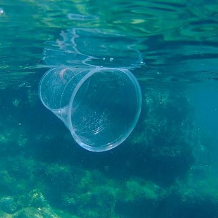 πλαστικα στη θαλασσα