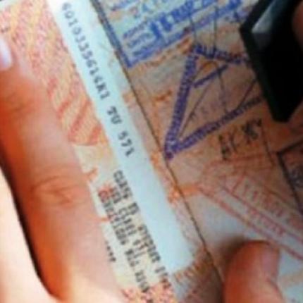 Χειροπέδες σε δύο Κονγκολέζους στο αεροδρόμιο Ηρακλείου