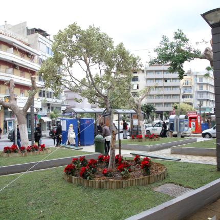 πλατεια κορναρου λουλουδια