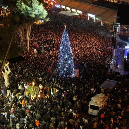Χιλιάδες Ηρακλειωτών έκαναν Πρωτοχρονιά στην Πλατεία Ελευθερίας 