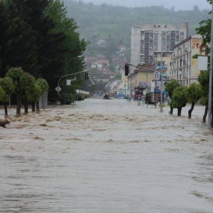 Πρόβα ... Χειμώνα με καταρρακτώδη βροχή στο Ηράκλειο - Μπόρες σε όλη την Κρήτη