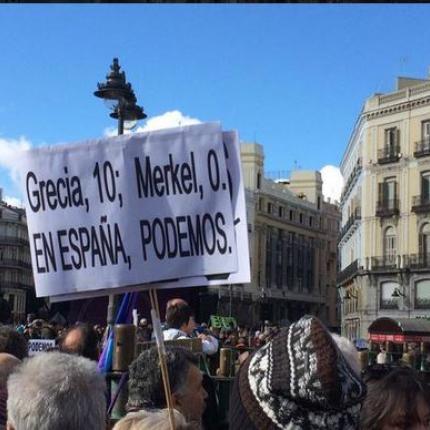 Με ελληνικές σημαίες βγήκε το Podemos στους δρόμους της Μαδρίτης 