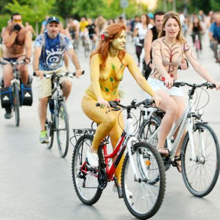 Γυμνή ποδηλατοδρομία στη Θεσσαλονίκη