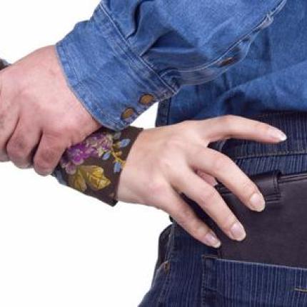 Ηράκλειο: Την "πάτησε" η 17χρονη που έκλεβε τα πορτοφόλια των γυναικών