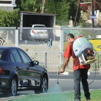 'Εβαψαν το ξερό γρασίδι, πράσινο για να περάσει ο υπουργός!