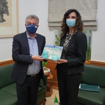 Στην Περιφέρεια η Ιταλίδα Πρέσβης