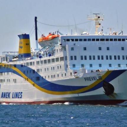 Στο Ασπρονήσι προσάραξε το Πρέβελη - Κανένας κίνδυνος για τους 190 επιβάτες