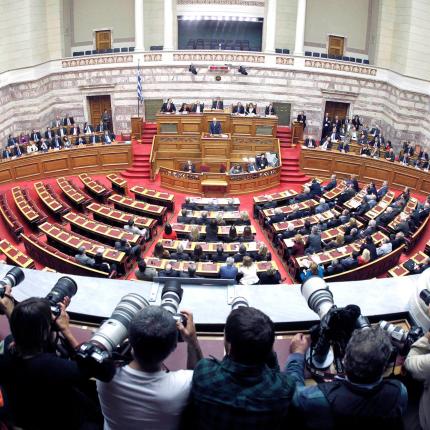 Μετά την ψηφοφορία, στη στάση του λεωφορείου ...