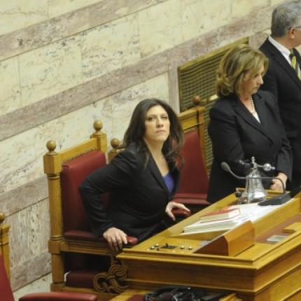 Δεν σηκώθηκε λεπτό από τη θέση της