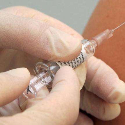 Προληπτικός εμβολιασμός στους εργαζόμενους της ανακύκλωσης στο Ηράκλειο