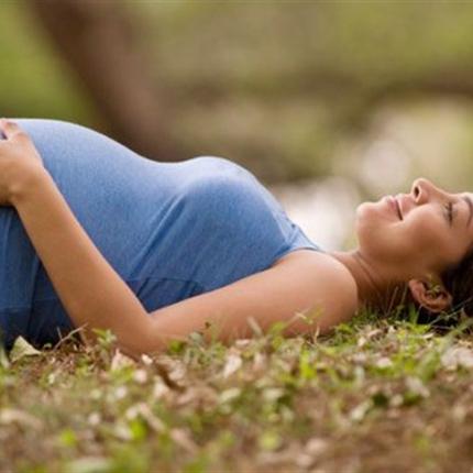 Οι παχύσαρκες γυναίκες κινδυνεύουν με πρόωρο τοκετό