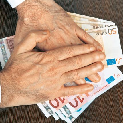 Πιάστηκαν υπάλληλοι της Περιφέρειας Αττικής με ... προσημειωμένα χαρτονομίσματα