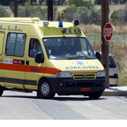 Σε σοβαρή κατάσταση ηλικιωμένος που παρασύρθηκε από δίκυκλο στα Χανιά