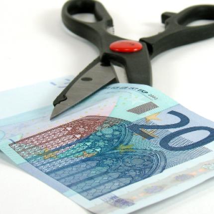 Η τρόικα ζητάει μείωση των κύριων συντάξεων 