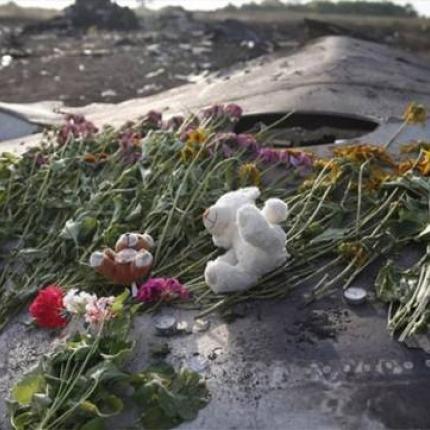 Ακινητοποιημένο το τρένο που μεταφέρει τις σορούς των επιβατών της μοιραίας πτήσης