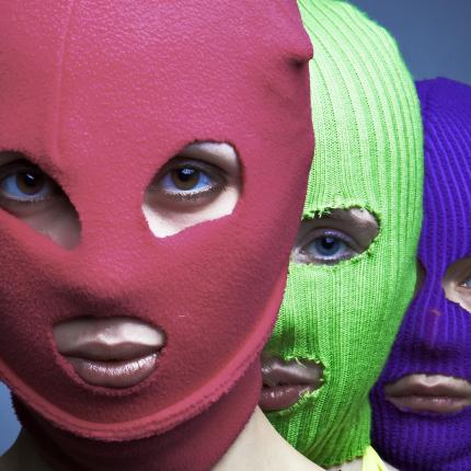 Pussy Riot: Ο Πούτιν δεν είναι τόσο δημοφιλής όσο δείχνουν οι δημοσκοπήσεις