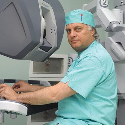 Παγκόσμια επιτυχία στη ρομποτική χειρουργική από Έλληνα γιατρό