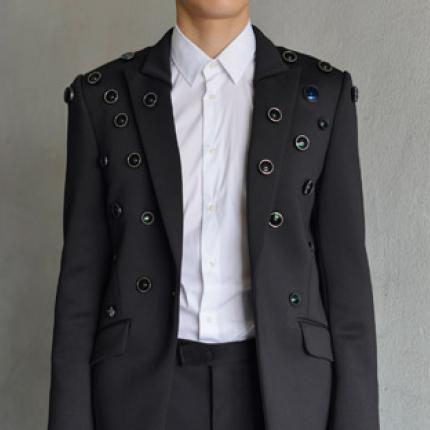 Σακάκι με κάμερες που αποτρέπει τους κλέφτες (βίντεο)