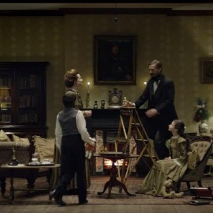 Οι αλλαγές που έγιναν στο σαλόνι τις τελευταίες δεκαετίες (βίντεο)