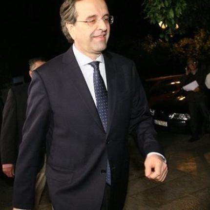 Η βραδυνή βόλτα του πρωθυπουργού, λίγο πριν τον ανασχηματισμό...