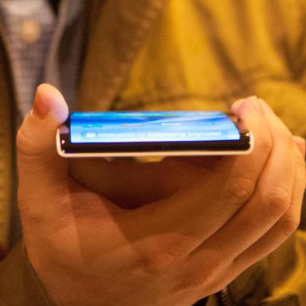 Έρχονται τα smartphones που θα διπλώνουν!