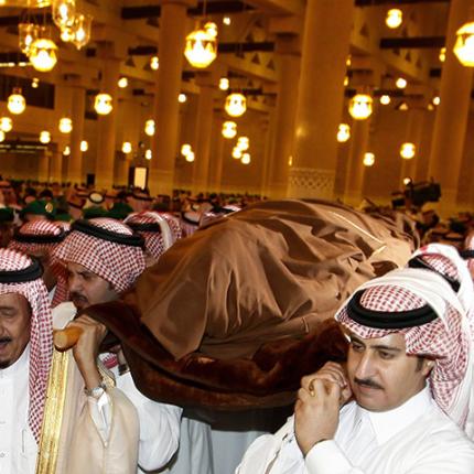  Άμεσος και λιτός ο ενταφιασμός του πάμπλουτου βασιλιά Αμπντάλα