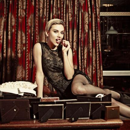 scarlett-johansson-saturday-night-live-photoshoot-by-mary-ellen-matthews_2.jpg